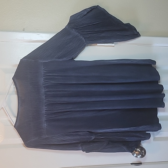 One World Navy Blue Boho Top size Small Bell Sleeves - Picture 5 of 7